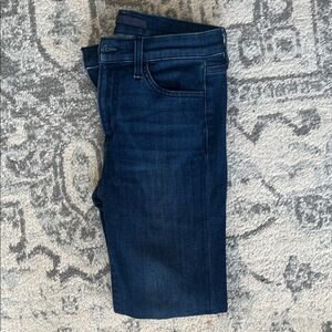 Joe's Jeans The Icon Mid-Rise Skinny👖